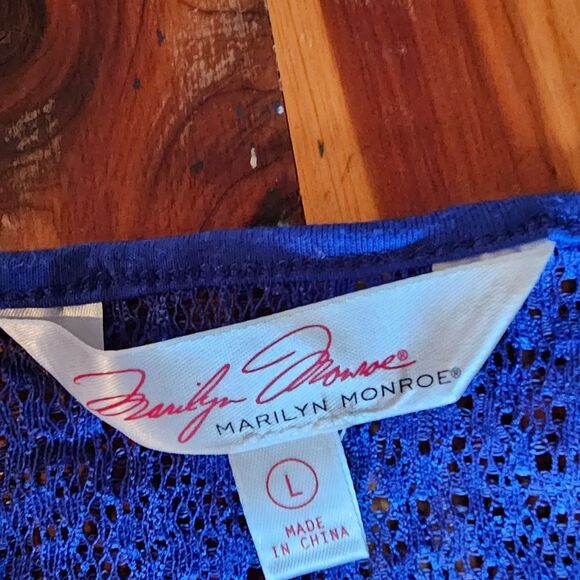 Marilyn Monroe Rayon Top w Scoop Neck, 3/4 Sleeves & Back Lace Detail sz L - Picture 3 of 6